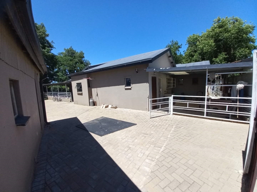 7 Bedroom Property for Sale in Ladybrand Free State